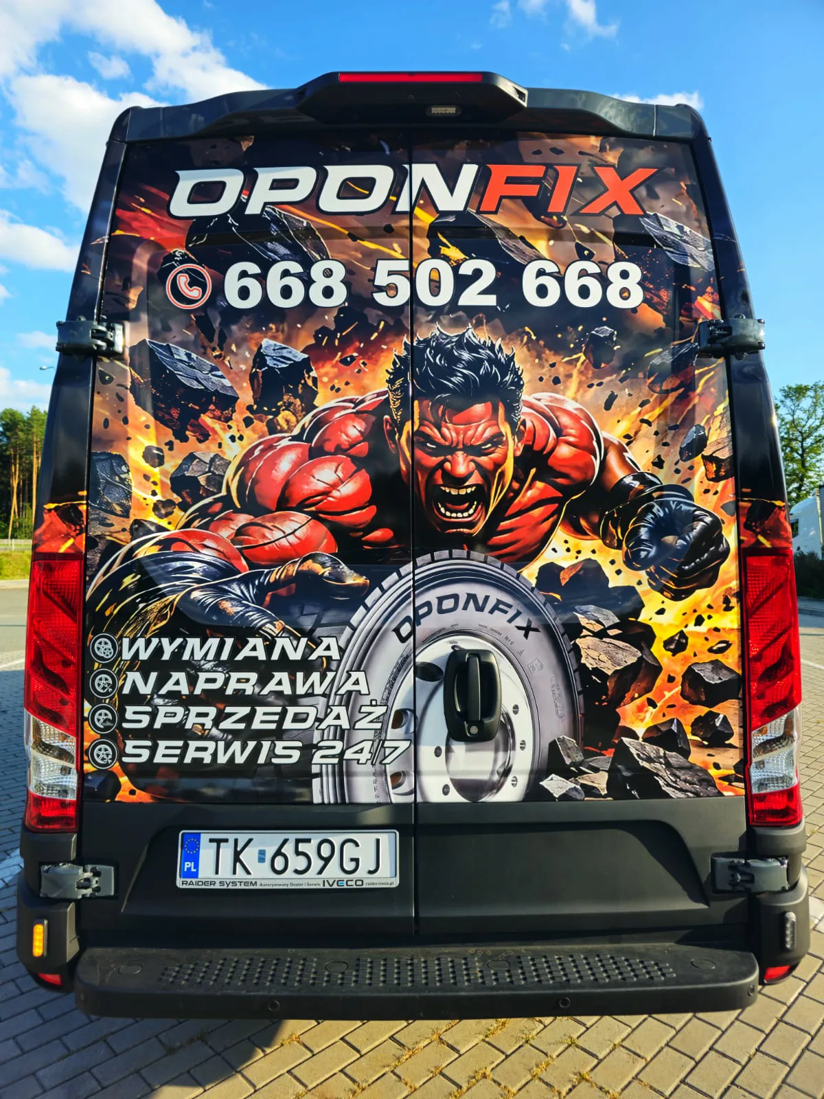 Задняя частка буса OPONFIX з афармленнем: замена, рамонт, продаж грузавых шын і сэрвіс 24/7.